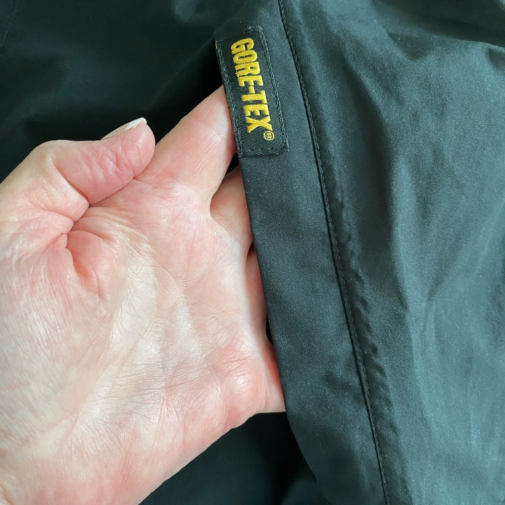 Zero Restrictions black, Goretex all weather golf jacket. Size L. - Picture 14 of 15